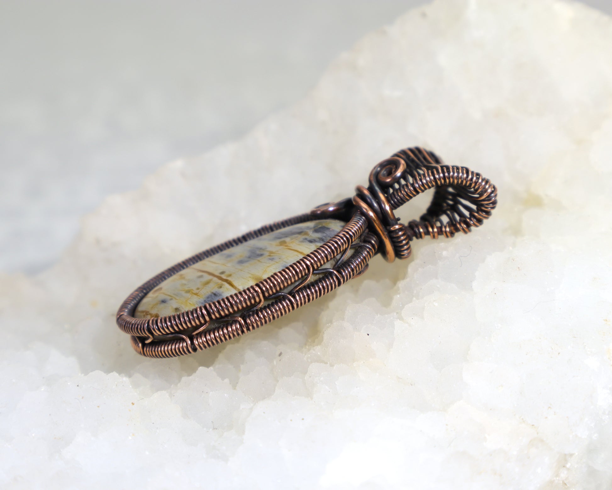 Hypoallergenic copper pendant with natural Washington jasper